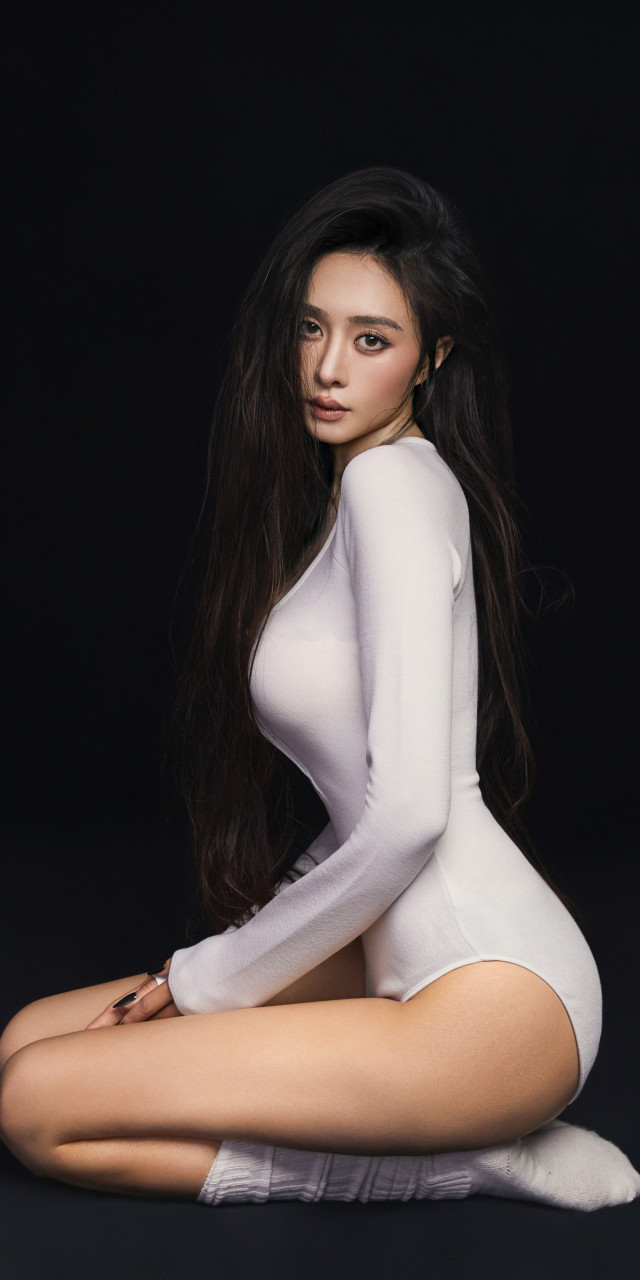 袁伶嫣运动风写真壁纸.袁伶嫣,内地女演员,代表作《与时尚同居》等