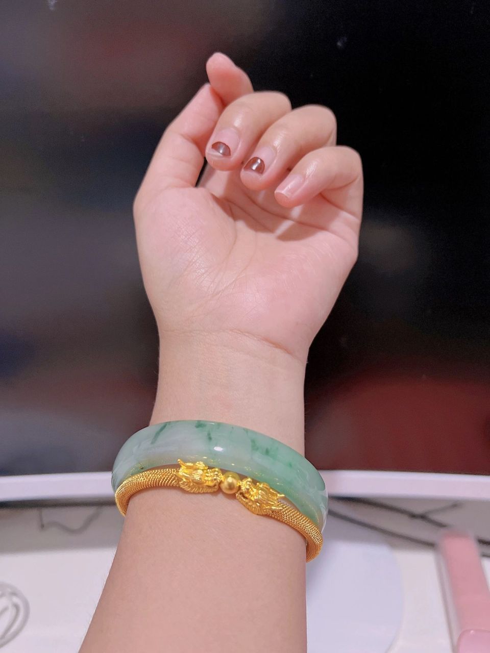 手镯,太土豪了有几条手链,感觉都有点粗,叠戴太土豪了搭一个翡翠会不