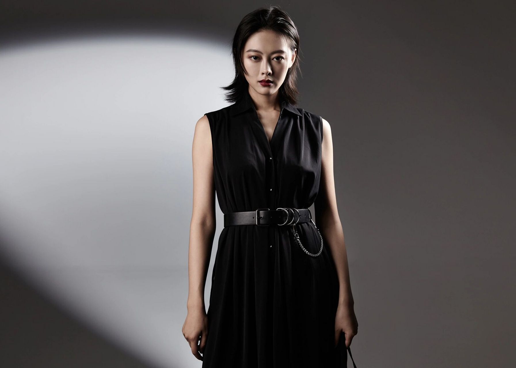 人像摄影之暗夜蔷薇|演员陈格的形象大片 出镜:演员陈格掌镜:me 影棚