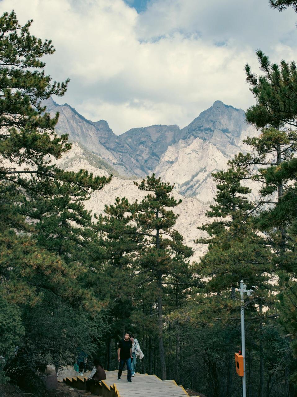 苏峪口森林公园,银川的后花园～ 苏峪口山下直上青松岭,再下樱桃谷