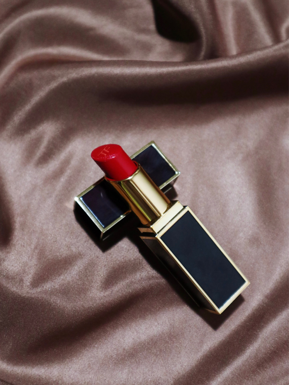 tf16斯嘉丽红这支经典的番茄水红色真的是人见人爱,甜甜的又有气场