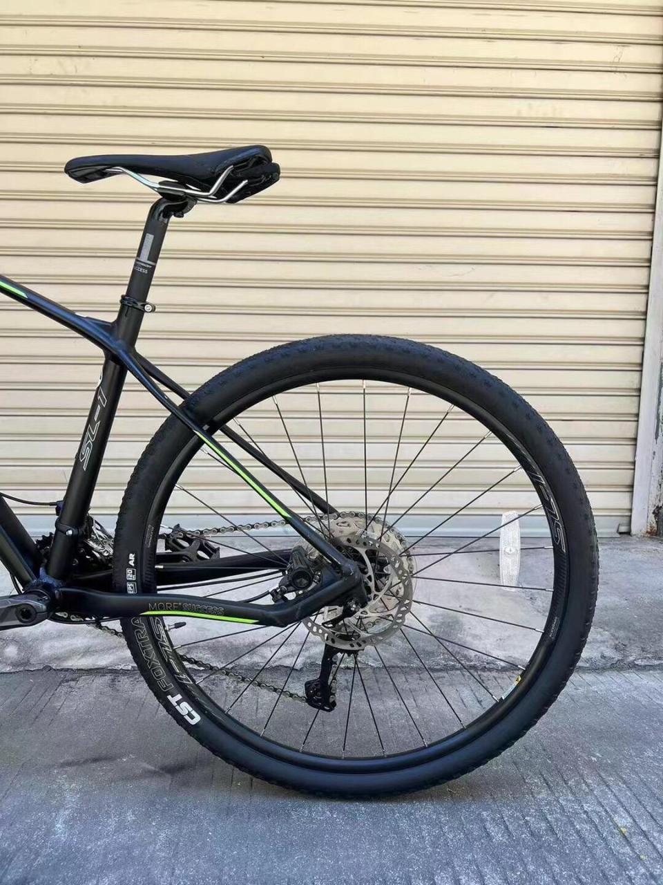 美利达挑战者sl1,22速油碟,中空牙盘,线控锁死,气压前叉,车架17轮径