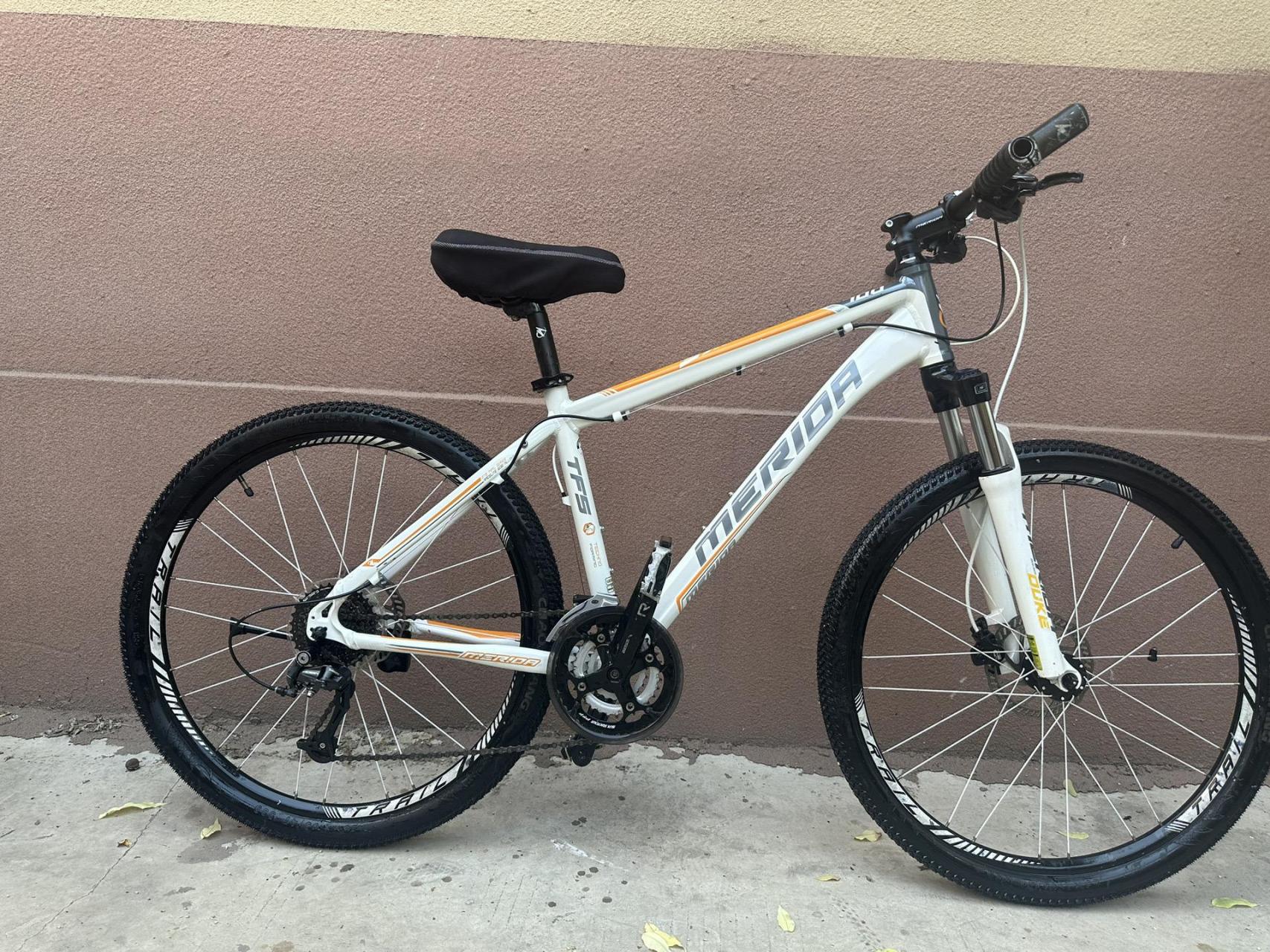 瑕疵车:美利达公爵700配置27速油刹前刹锁死17车架26轮毂成色9成新