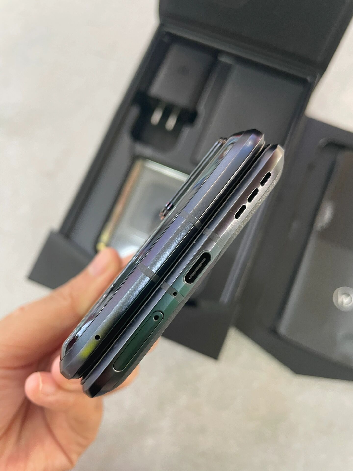 摩托罗拉 刀锋razr2022 12 512g顶配 5g折叠屏 锋雅黑 全网通 8月份号