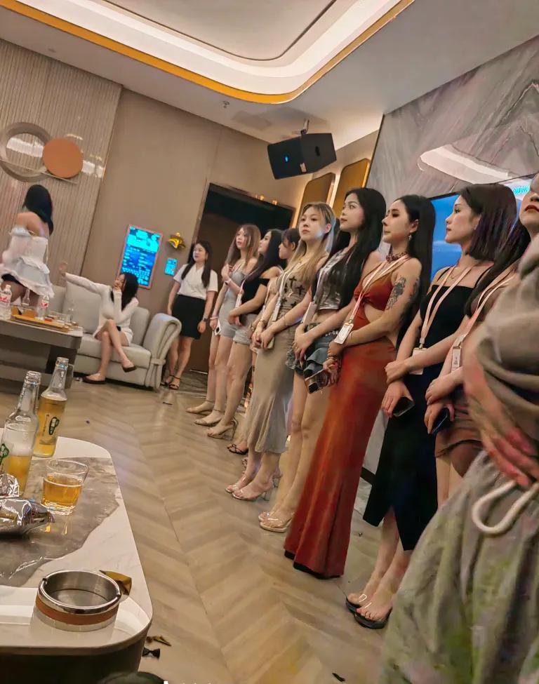 … 谈了十几个男朋友的闺蜜突然问我
