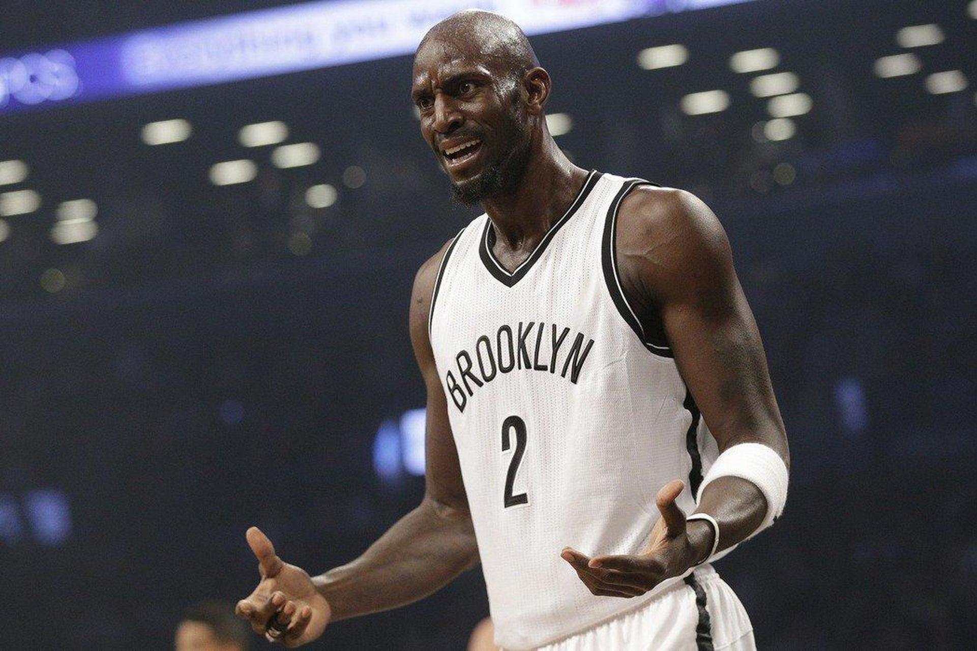 nba/名宿加内特认为篮网还缺禁区大个子 网敲碗:你快复出吧!