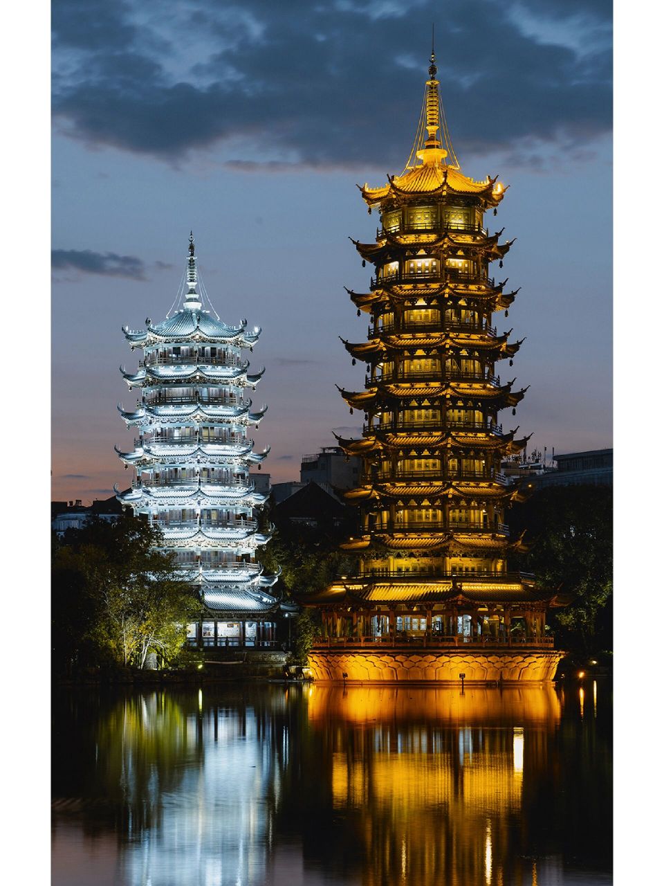 桂林日月双塔 第一二张是2022年拍的  第三张是2018年拍的 米粉太好吃