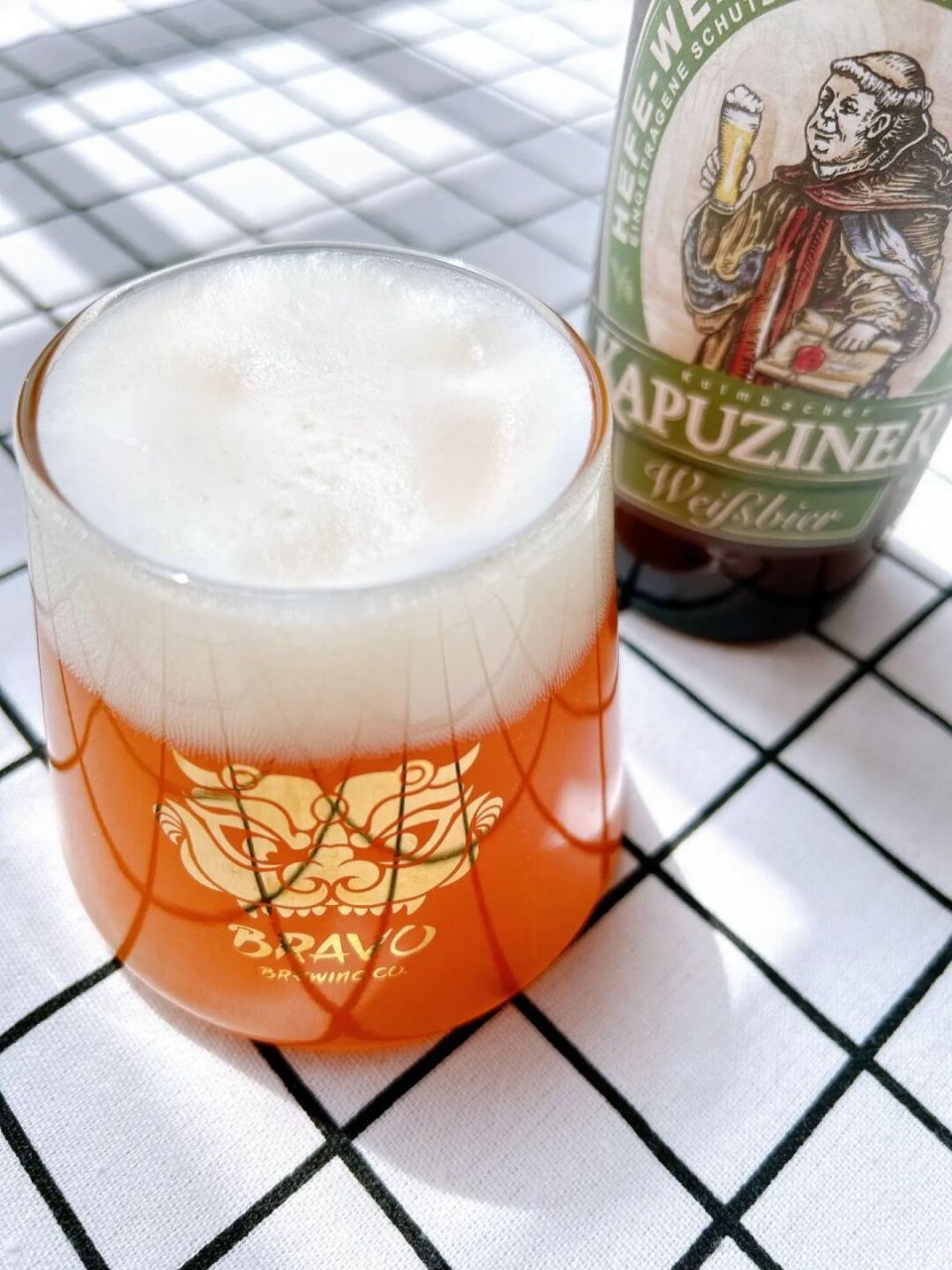 国内市场常见的有三种,包括卡布奇纳小麦啤酒,窖藏小麦和水晶小麦.