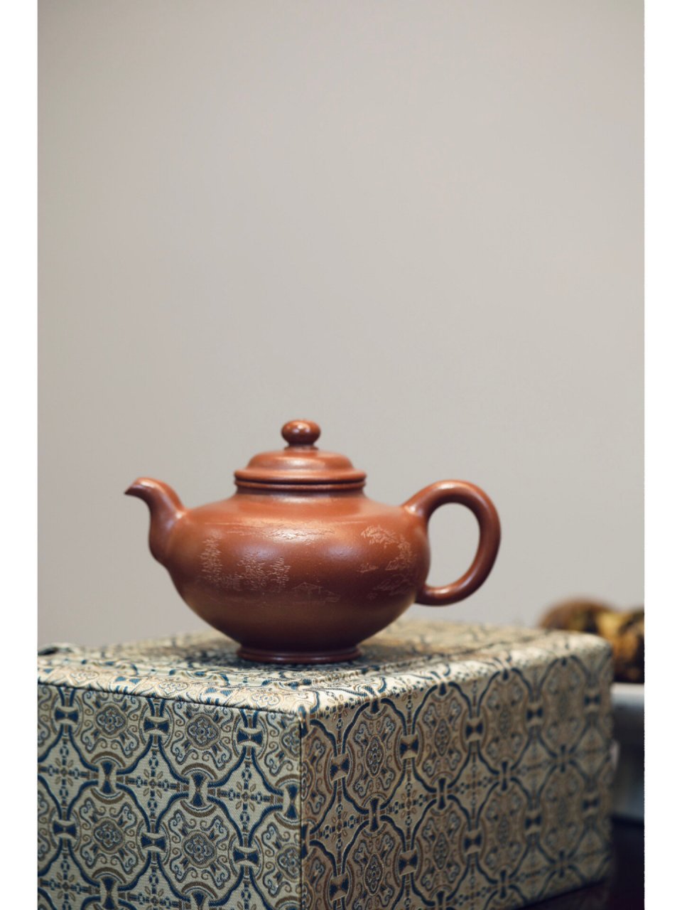 华颖壶是紫砂壶大师顾景舟先生根据传统壶体 华颖壶是紫砂壶大师顾景