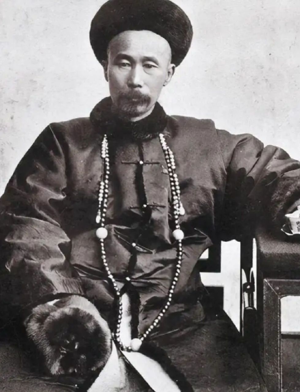 北洋水师提督丁汝昌(刘公岛上的像就是他) 丁汝昌(1