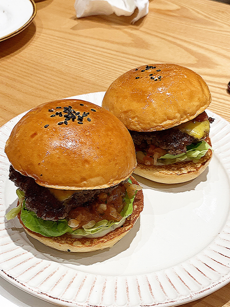 92经典芝士牛肉汉堡 其实我真觉得口味一般般,可能品质要好点,肉质