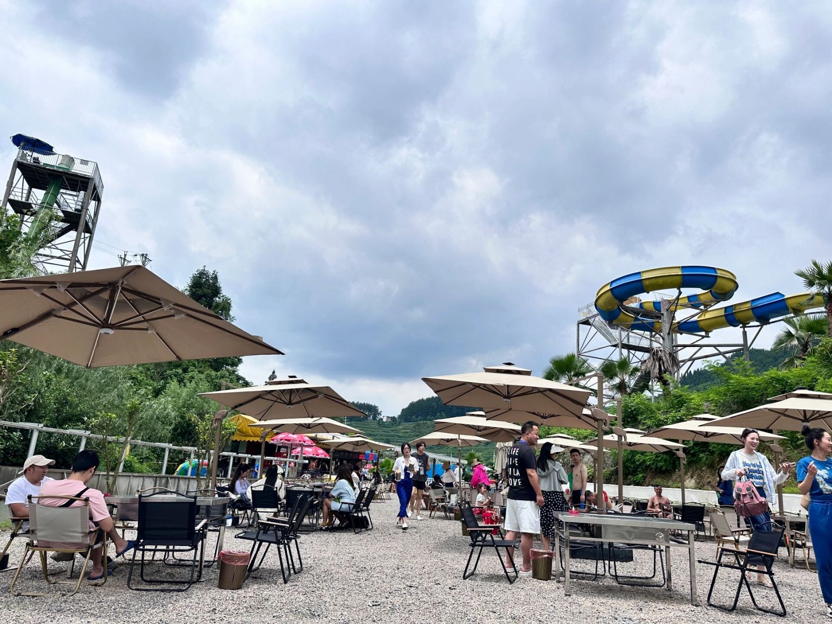 快来玩水 南江水上欢乐谷重新装修啦92  水很干净!快点来玩!