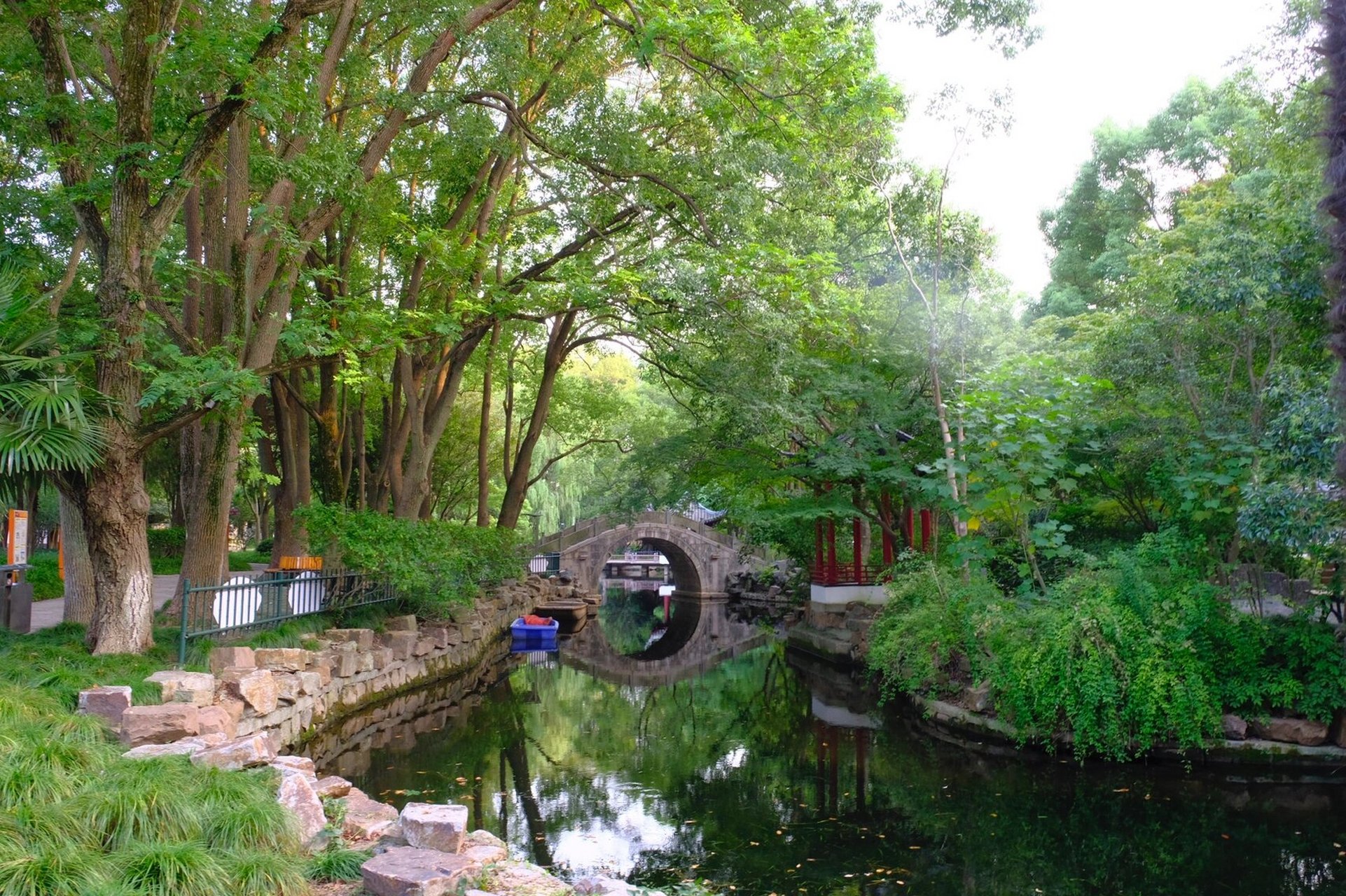 上海园林-古钟园 古色古香的古钟园,位于浦东惠南镇.