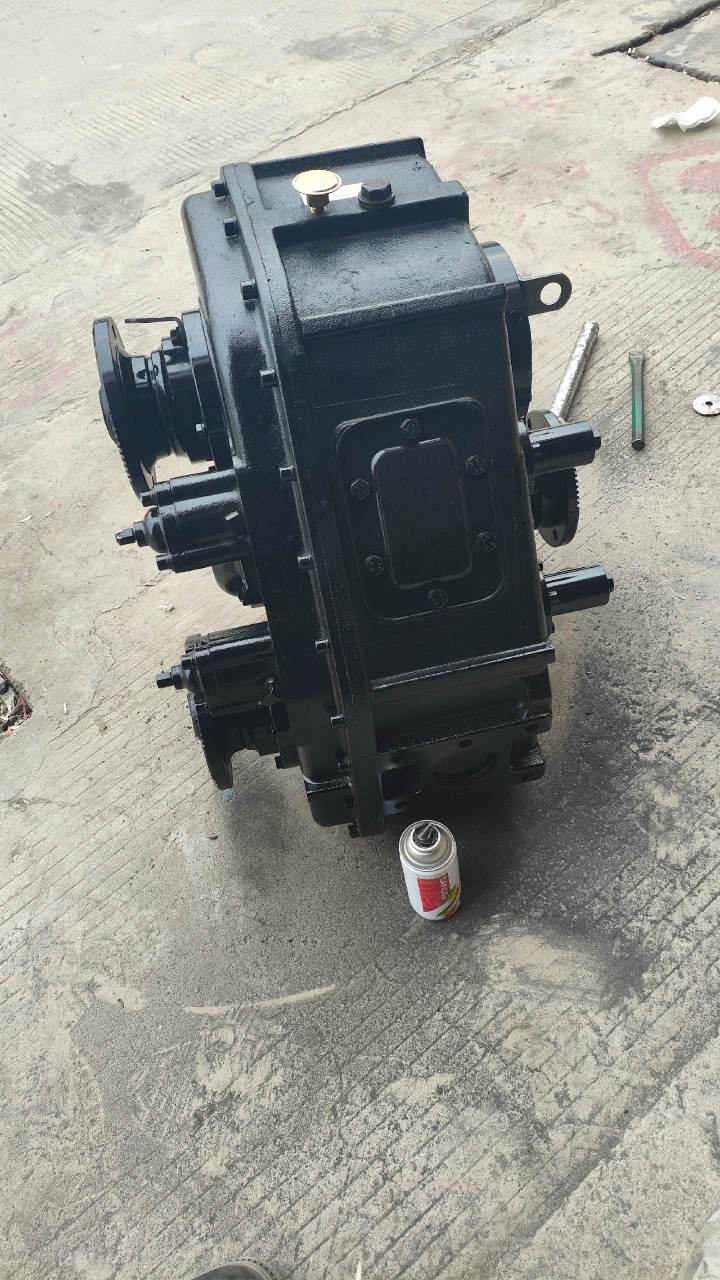 各种四驱分动箱.3533 1350 230 530等