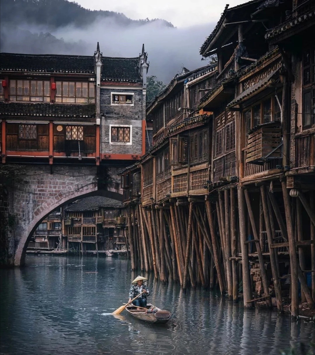 凤凰古城|"江南无所有,聊赠一枝春." 后来茶人欲走,酒客未留.