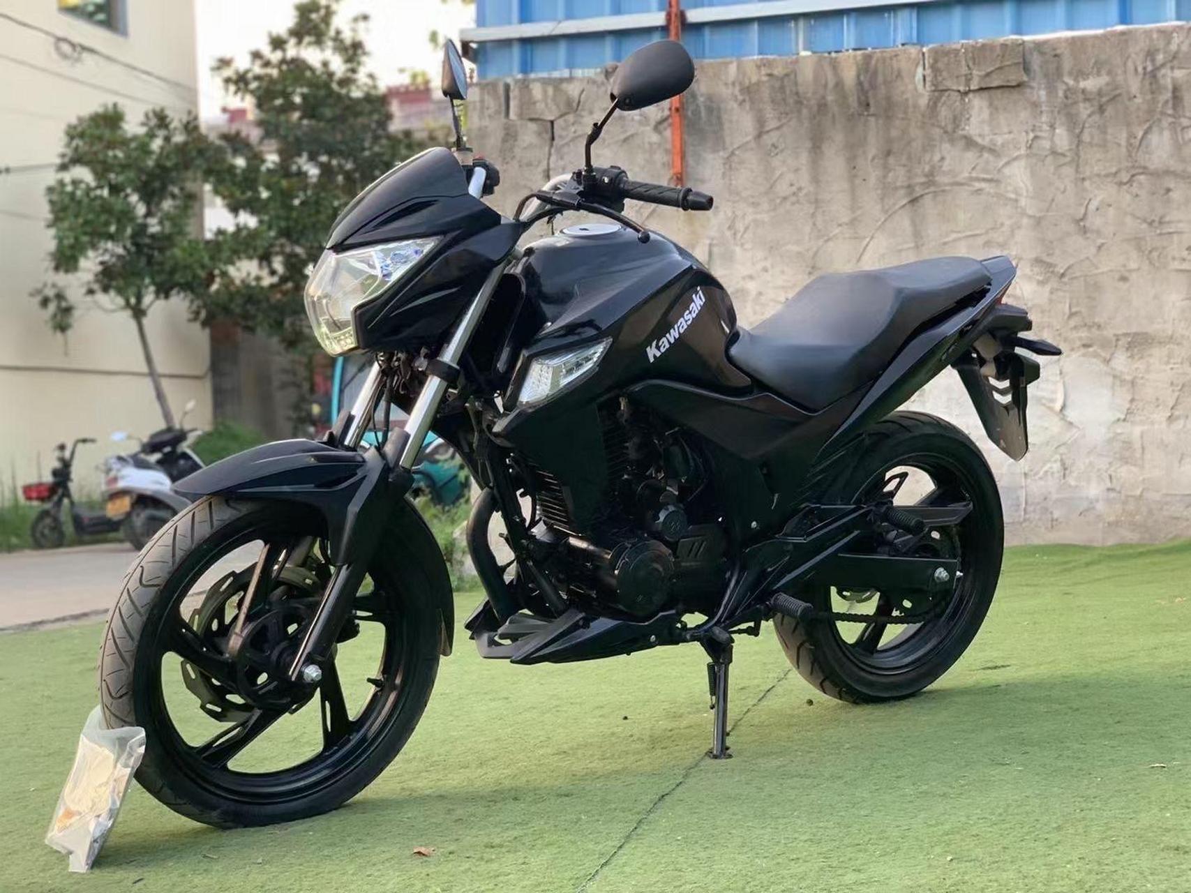 最新精品川崎翼虎款250街霸到店 最新精品川崎翼虎款250街霸到店!