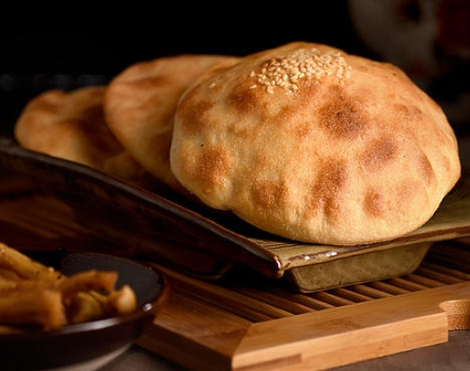 博山肉烧饼起源于明清时期,以制作工艺复杂,味道咸香走上了人们的餐桌