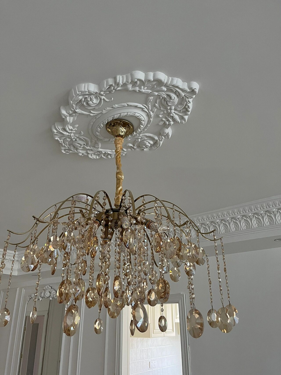 pu石膏灯盘如何装不翻车,吊灯应该怎么装?