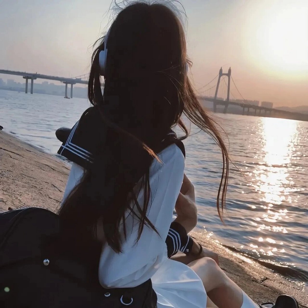 背影女生真人头像