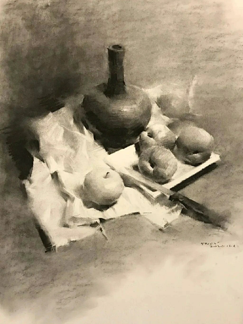 作者:绘画笔迹 1,整体虚实 对于素描整体的意识很强烈,要多注重大的