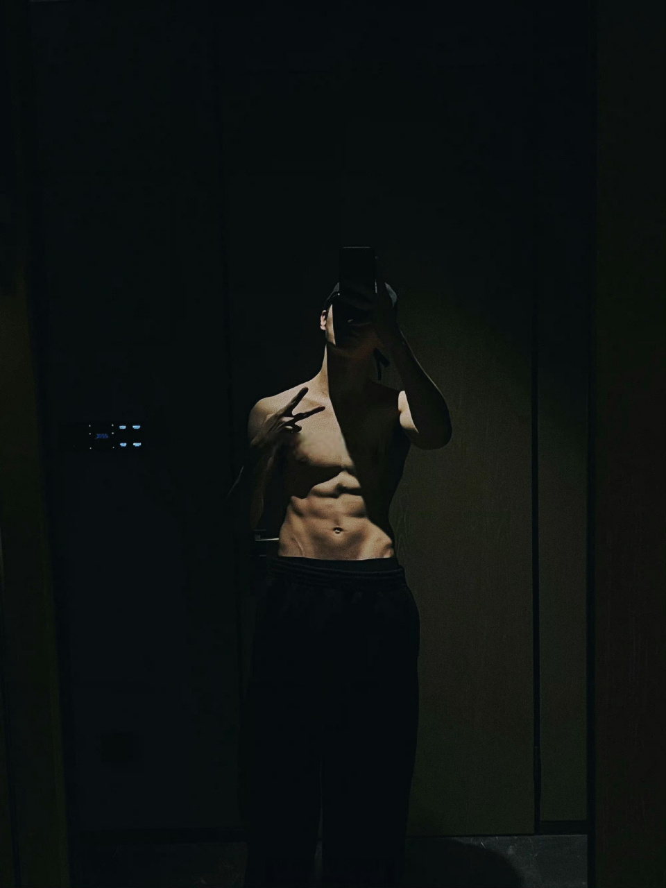 许凯这个身材这个腹肌,你可以吗?