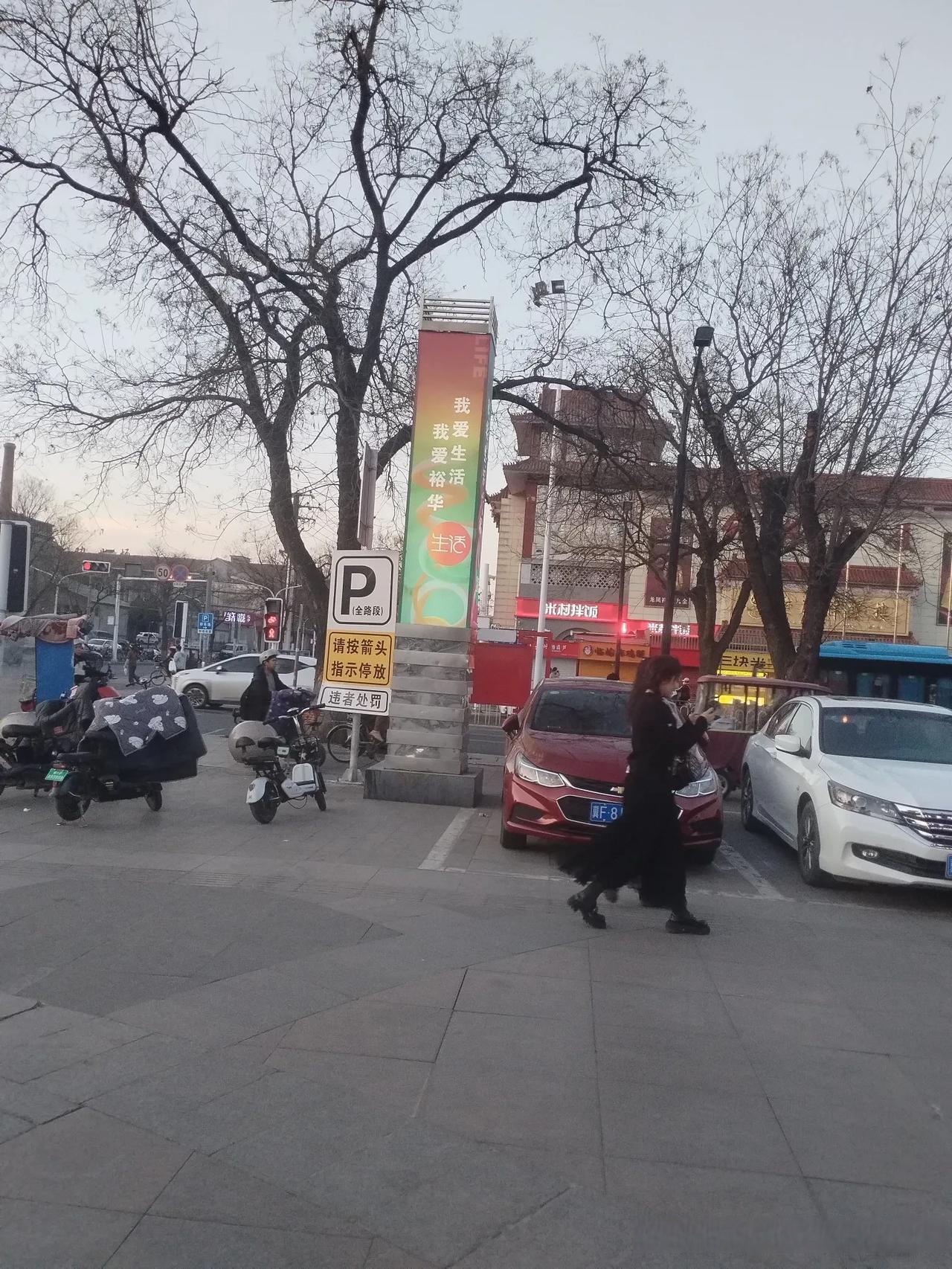 现在天气也不冷了白天温度刚刚好不冷不热的风一刮也没有刺骨的感觉