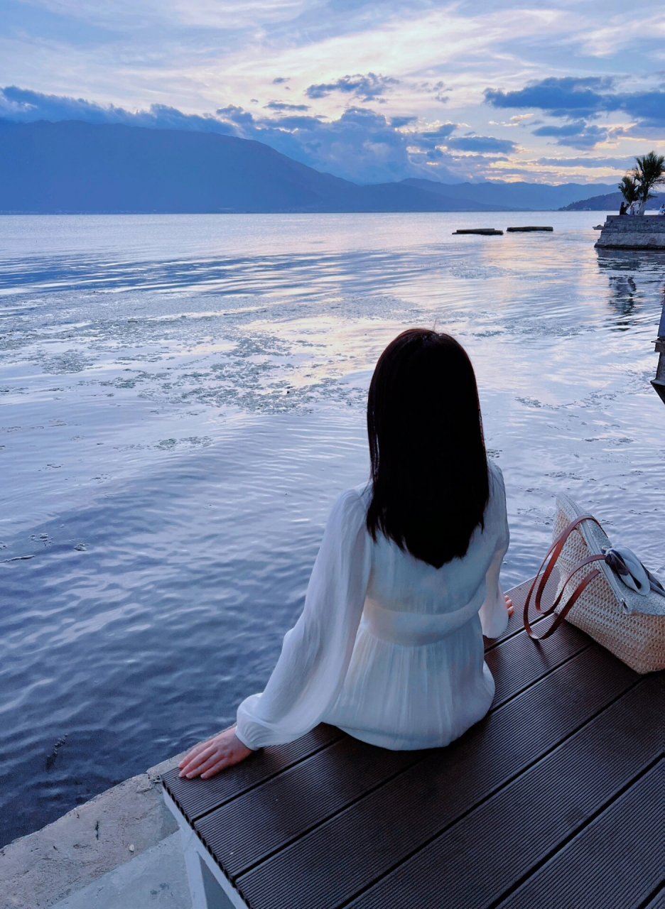 大理双廊杨丽萍的月亮宫 太阳宫 依托自然山体 漂于洱海之上 孔雀精灵