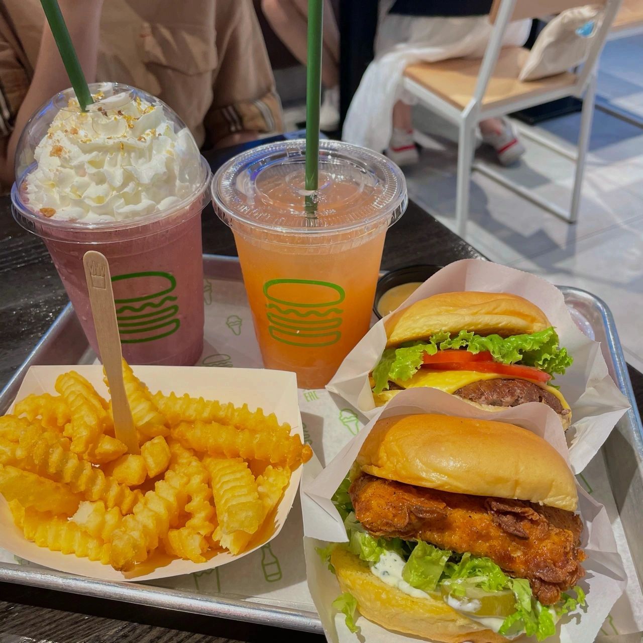 16615 shakeshack 99:太仓路181弄上海新天地北里10号 十点