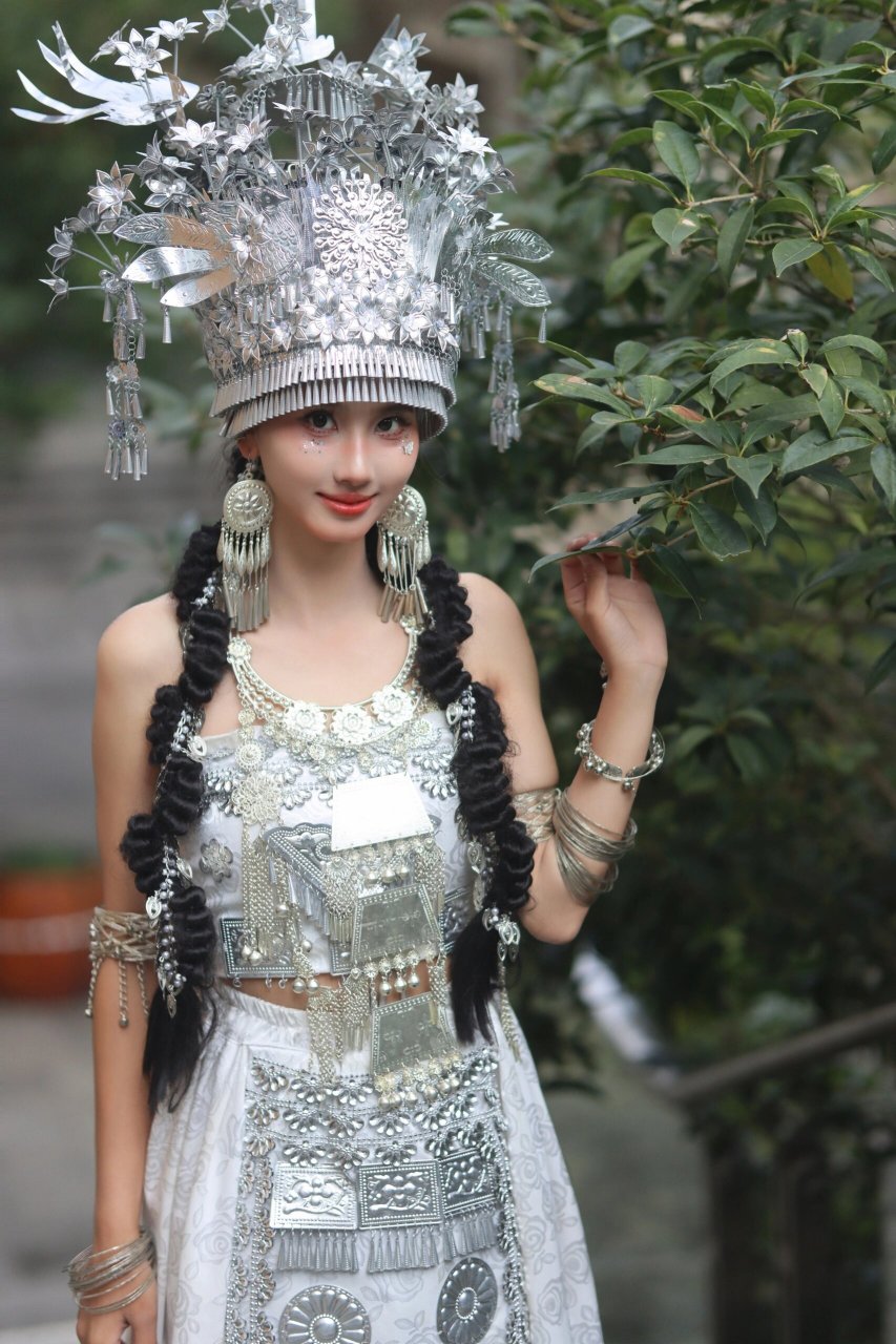 到了贵州,就来穿一次苗服吧,美美的苗族女孩!