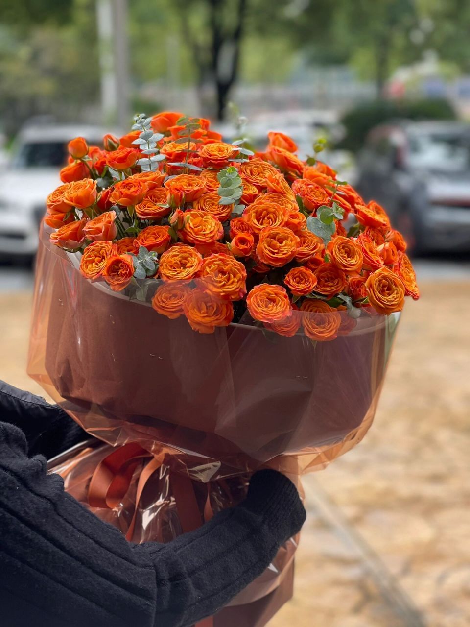 橙芭比多头玫瑰花束 这一束 是给姐妹化解所有不开心的 多头橙芭比