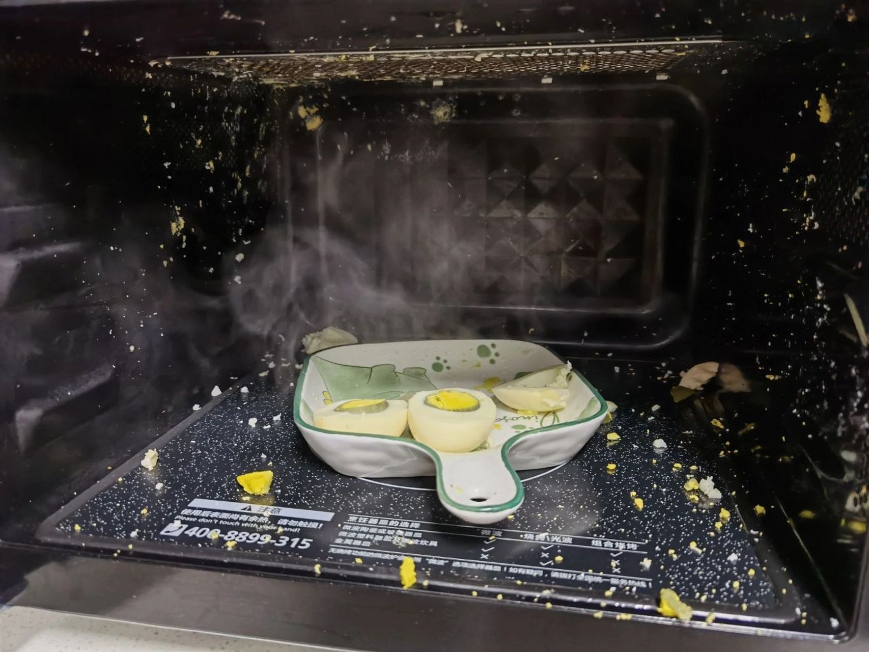 微波炉加热鸡蛋爆炸 姐妹们,微波炉不能直接加热鸡蛋呀,会爆炸,还不好