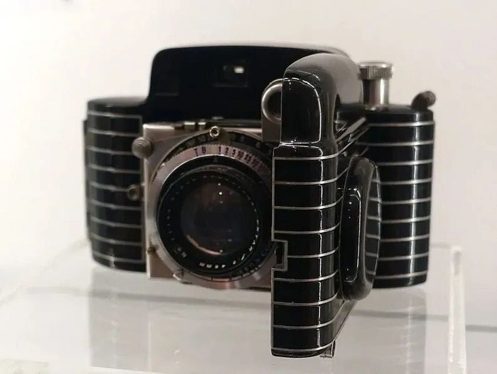 最早的便携式相机——"班腾"相机 所属展览:工业设计百年展 设计师