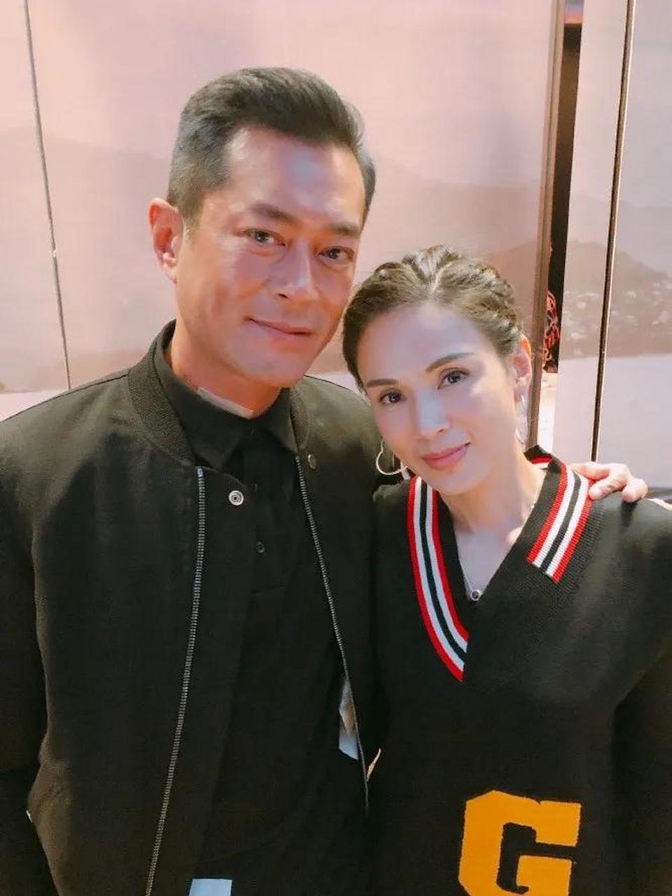 古天乐李若彤24年后再相逢,姑姑容颜依旧美得很稳定,过儿却不再是那个