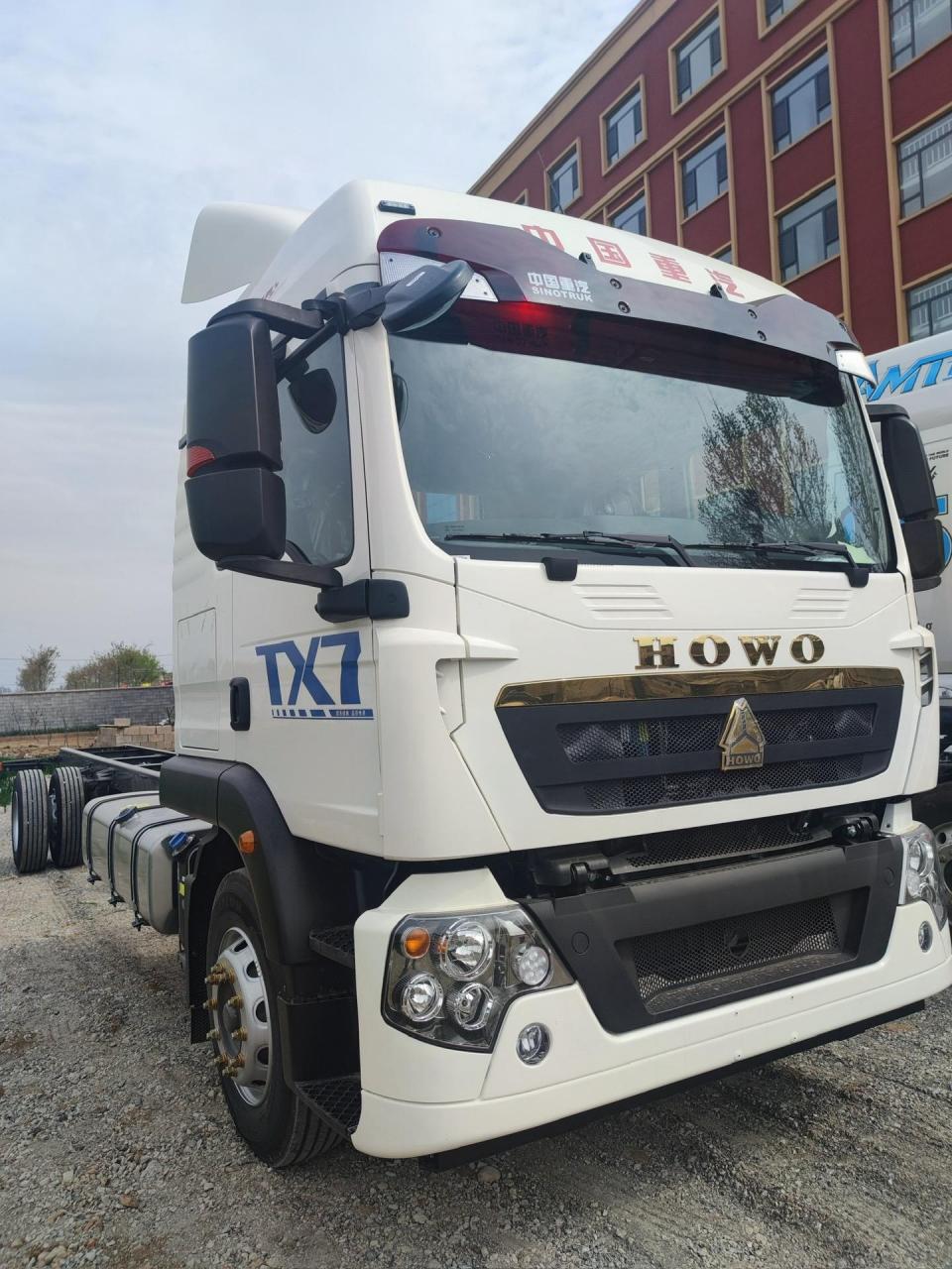 重汽豪沃tx7超高顶   9.6米大单桥,曼机曼桥,十档自动挡变速箱.