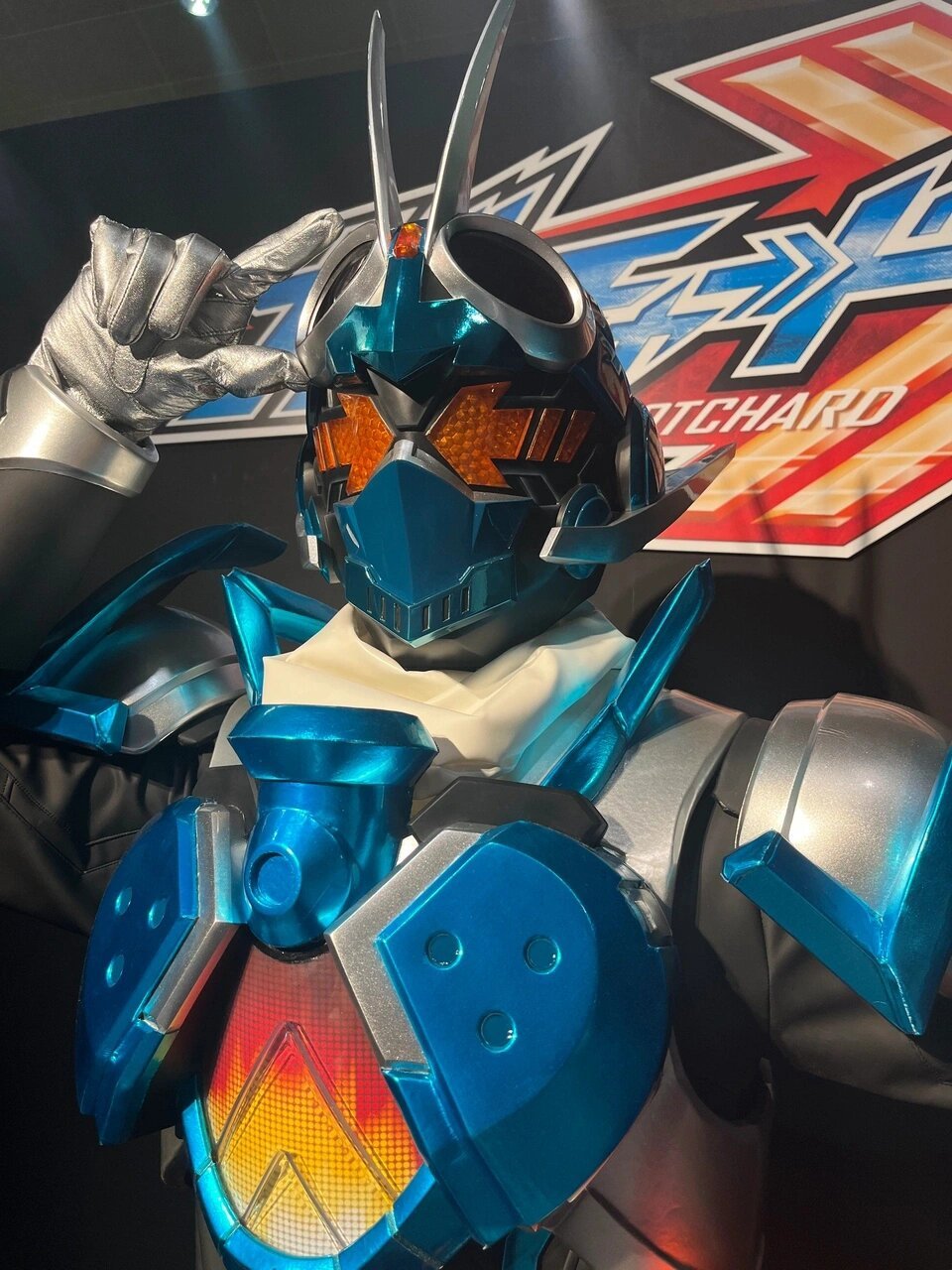 假面骑士歌查德 皮套特写近照 这个复眼纹路好像跟极狐差不多啊,还