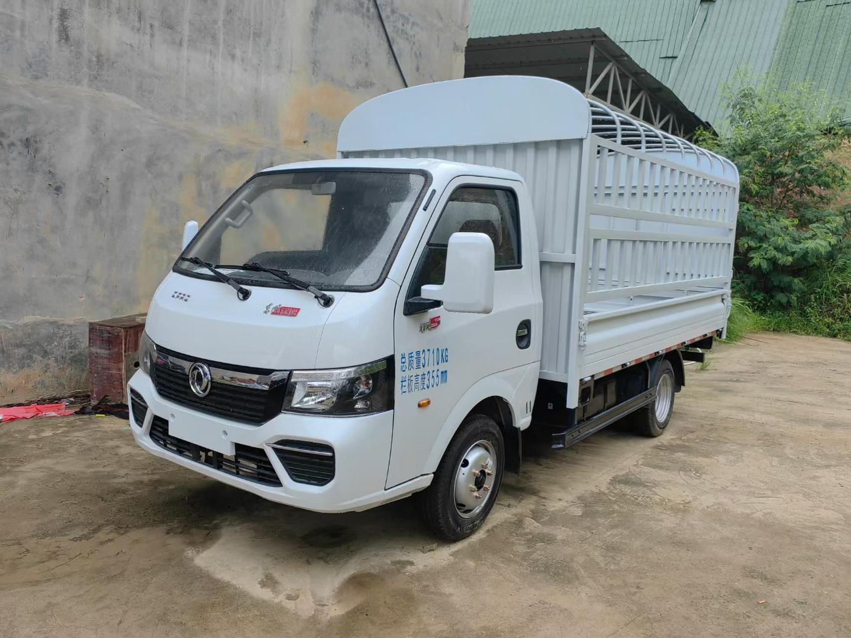 买货车去吃生意了  东风途逸t5  柴油版 能拉四五吨 490发动机 货箱3.