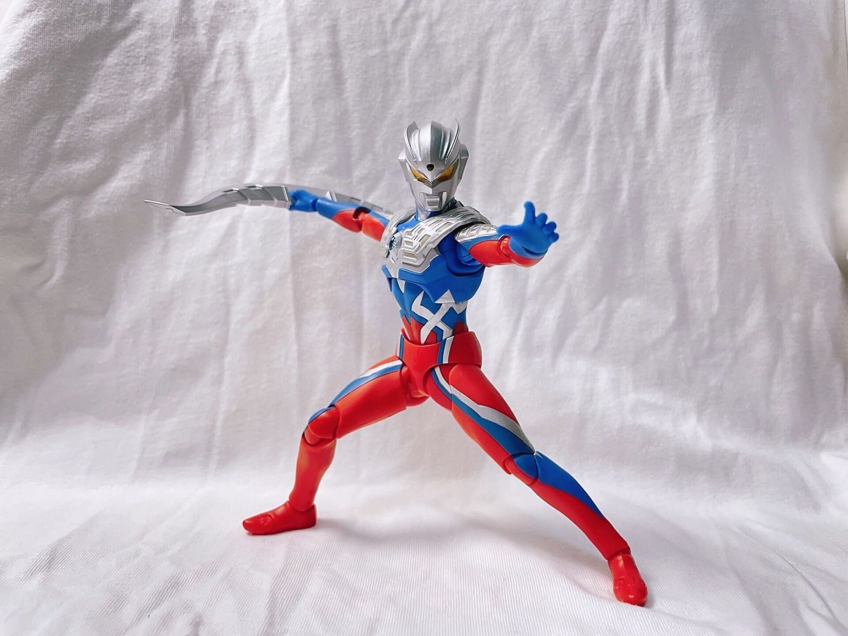 shf系列模玩分享(7)赛罗奥特曼 造型还原:6/10 上半身可动:5/10 下