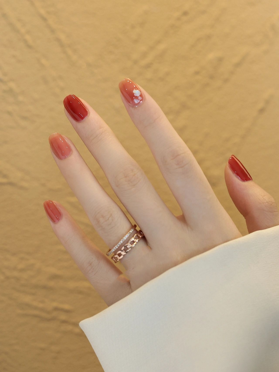 显白红色系跳色美甲78冰透美甲 99黑皮美眉看过来,做美甲想显手白