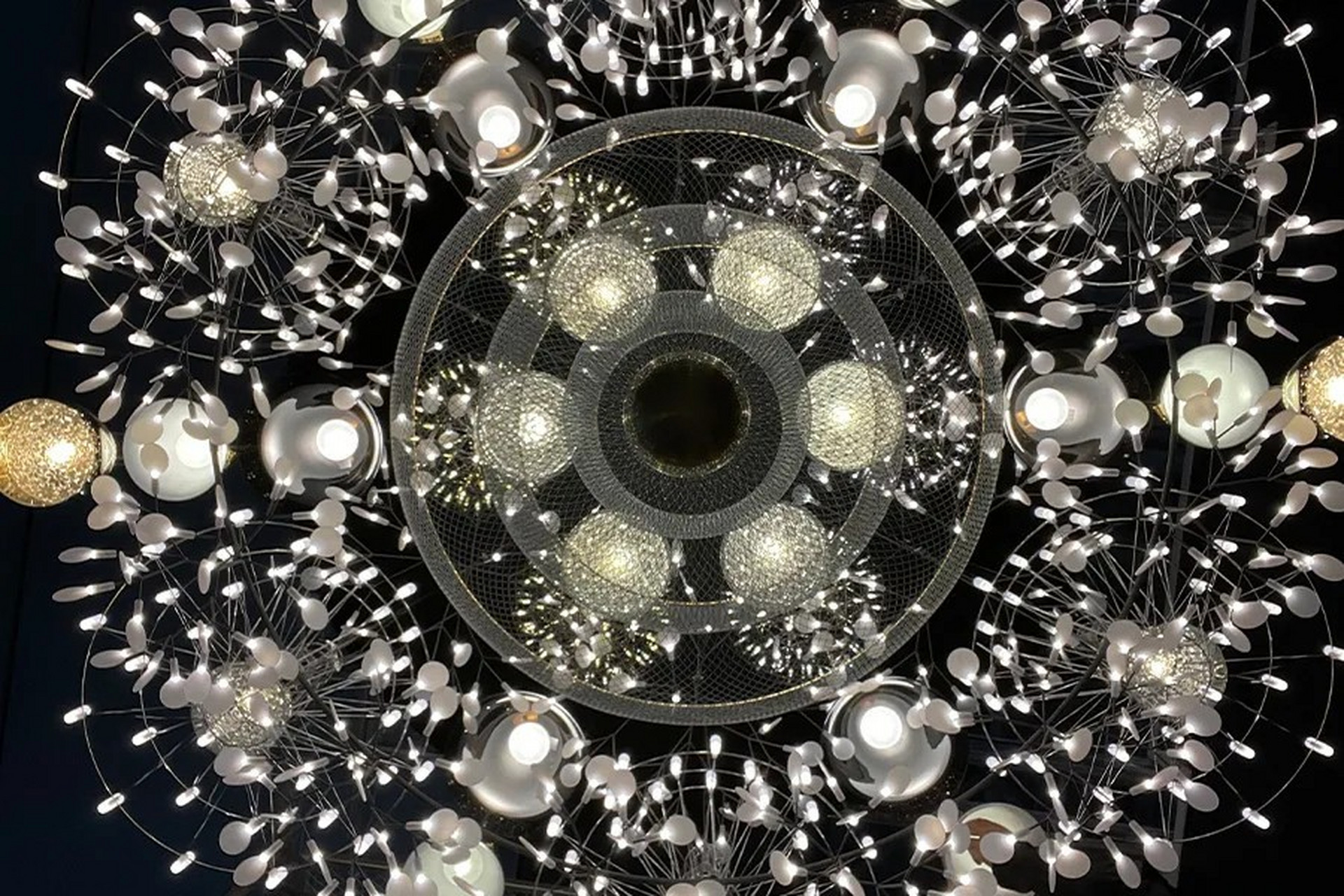 客厅绝美主灯75欧洲十大灯具之一moooi吊灯 品牌『moooi』 首先来