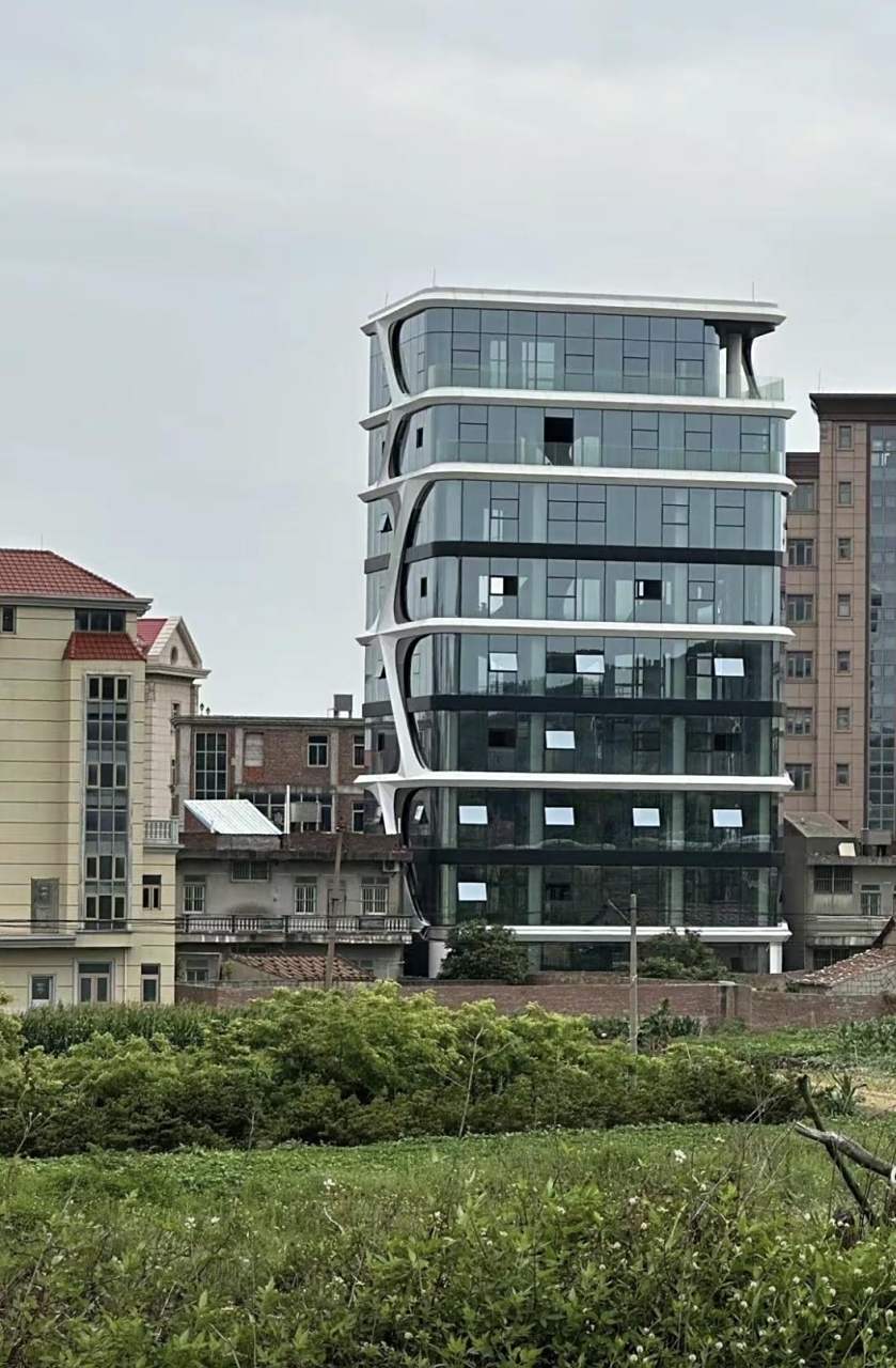 莆田乡村豪宅又出新高度,网友惊呼这是写字楼?