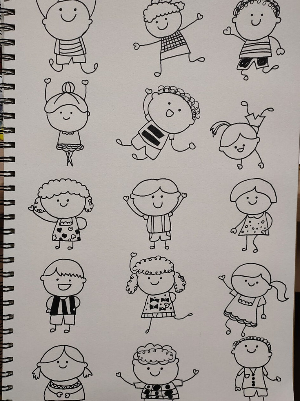 晚上好呀 小人儿简笔画来咯 卡通画人物 画卡通类儿童/人时脸型只要画