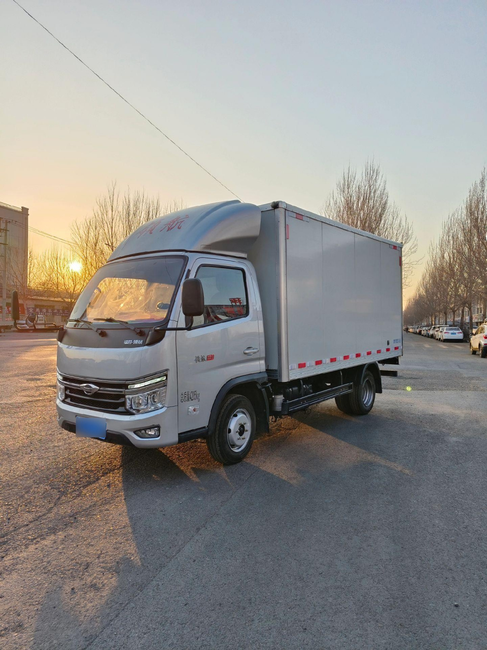 最新到店领航s1柴油版保温箱货车,车厢长3.