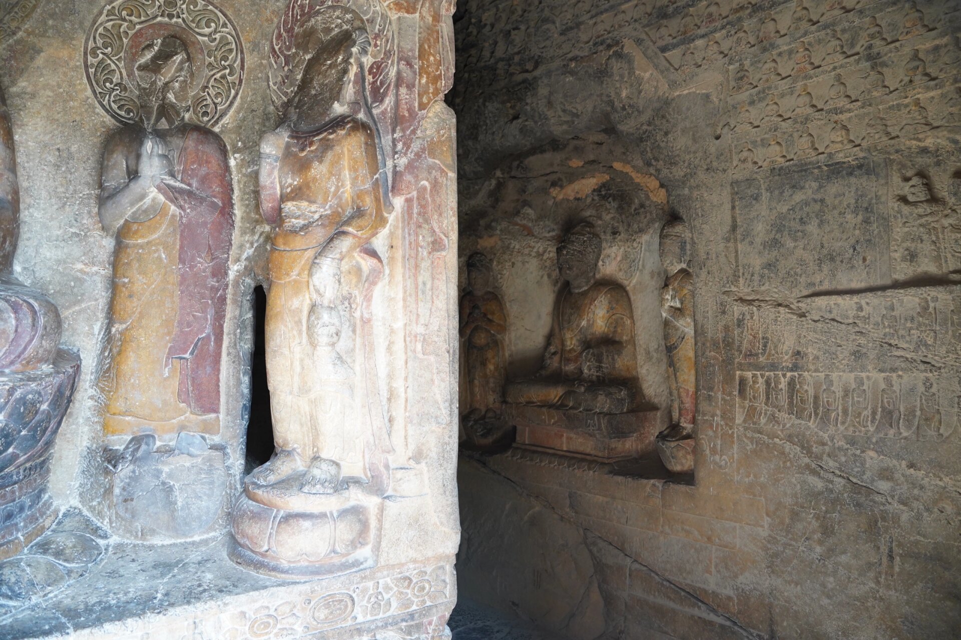 水浴寺石窟/小响堂 水浴寺石窟位于峰峰矿区大社镇寺后坡村,与北响堂