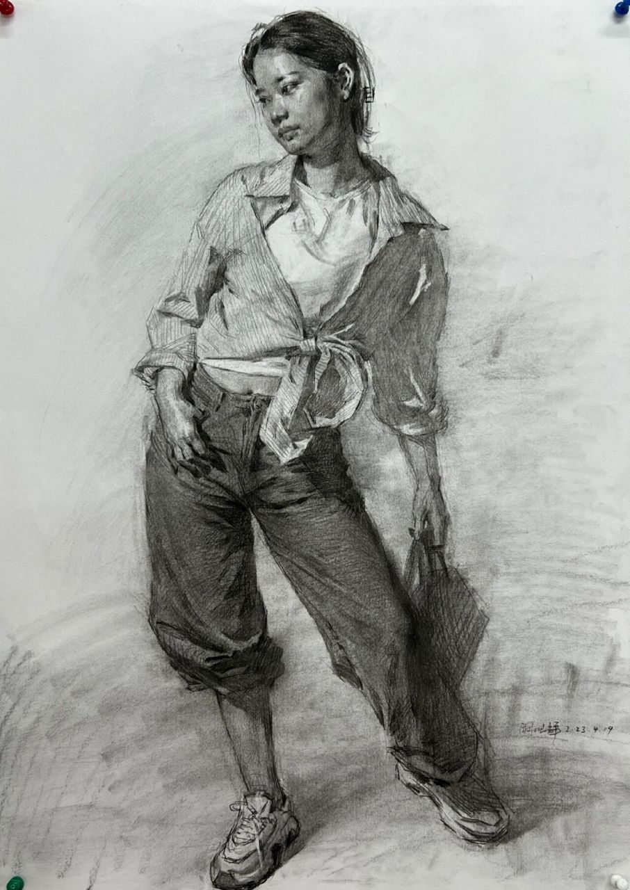 素描全身像 画了一张速写照片