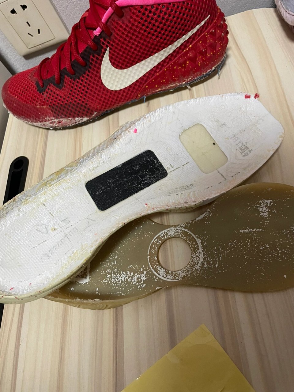 篮球鞋拆解欧文1 这双鞋都粉了哈哈哈哈,让我给掰开了.