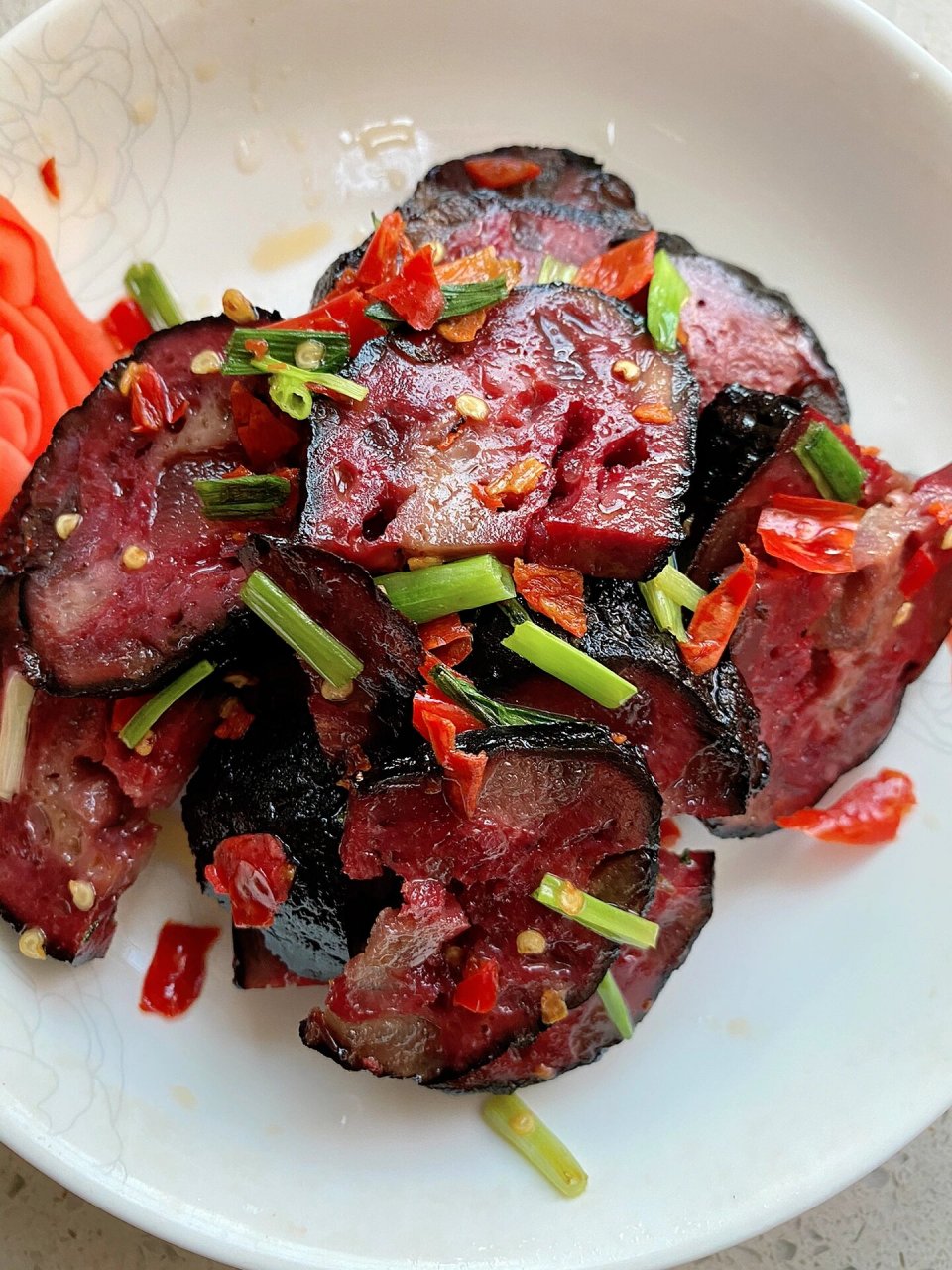 家乡美食:猪血丸子 猪血丸子又称血粑豆腐或猪血粑,是湖南邵阳(及所辖