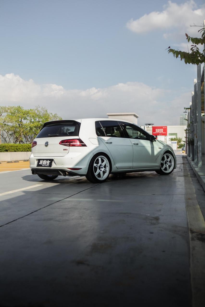 大众高尔夫rays te37 案例鉴赏.改装车 热爱改装分享