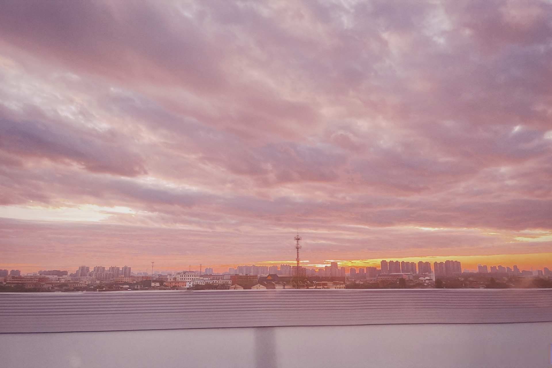 收工 粉色的清晨 烟火的一座城