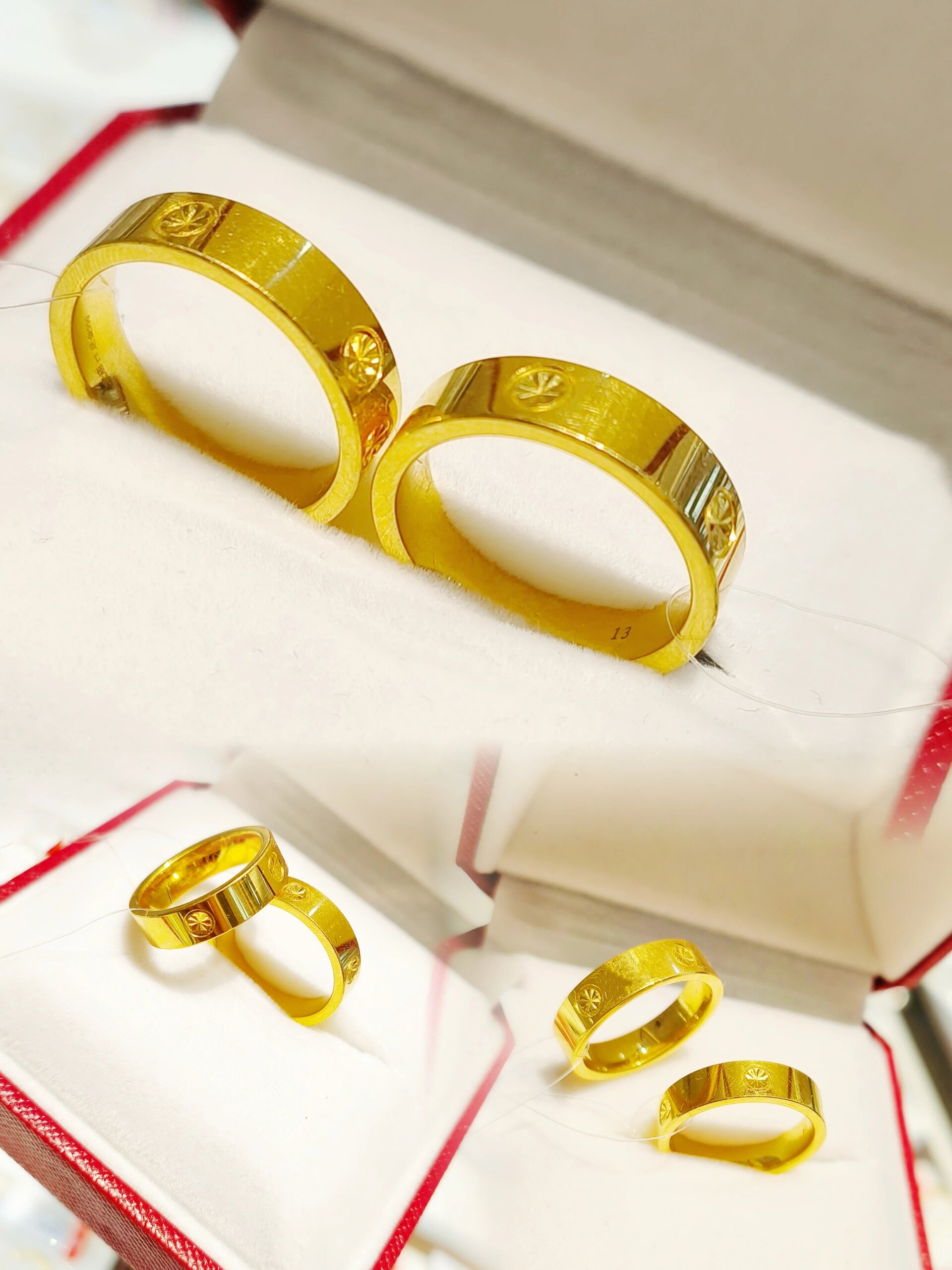 卡家款足金戒指;爱情的象征