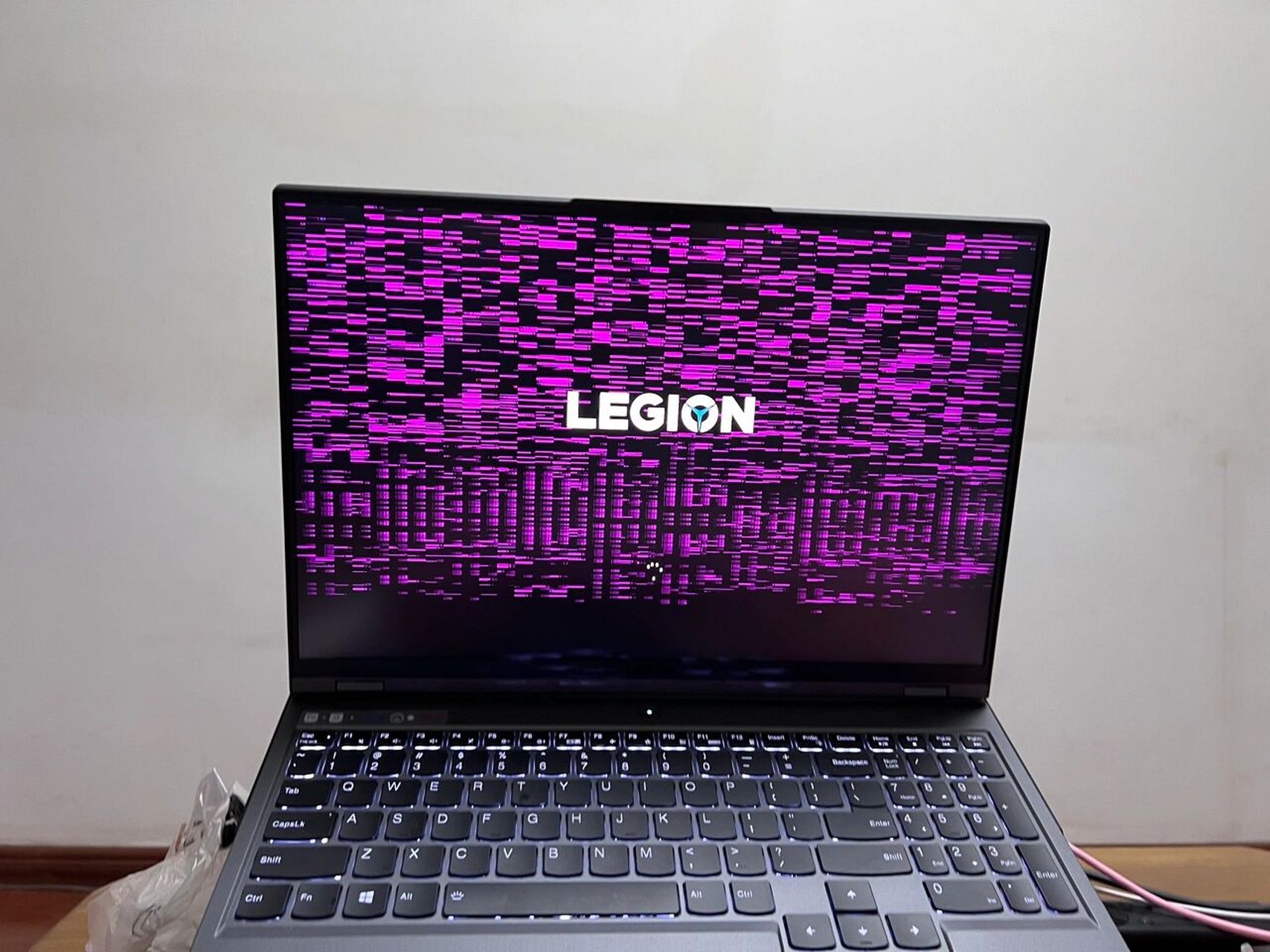 天 拯救者r9000p故障 出现紫屏问题 这是怎么回事啊 我问客服说可能是